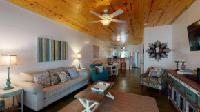 TC702 Townhome Located in Town, Close to beach, Shared Pool, Coastal Charm